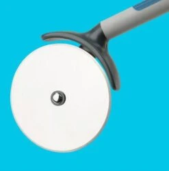 Roulette à Pizza Géante -GourmetHome Soldes Magasin 21d78feff7dc41cf8968a404eb5248d0.cropped 314 307 585 593.processed