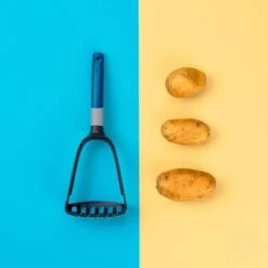 Presse Purée Manuel Avec Cuillère -GourmetHome Soldes Magasin 24b8c4ebeae841e4889af75da9e1f778