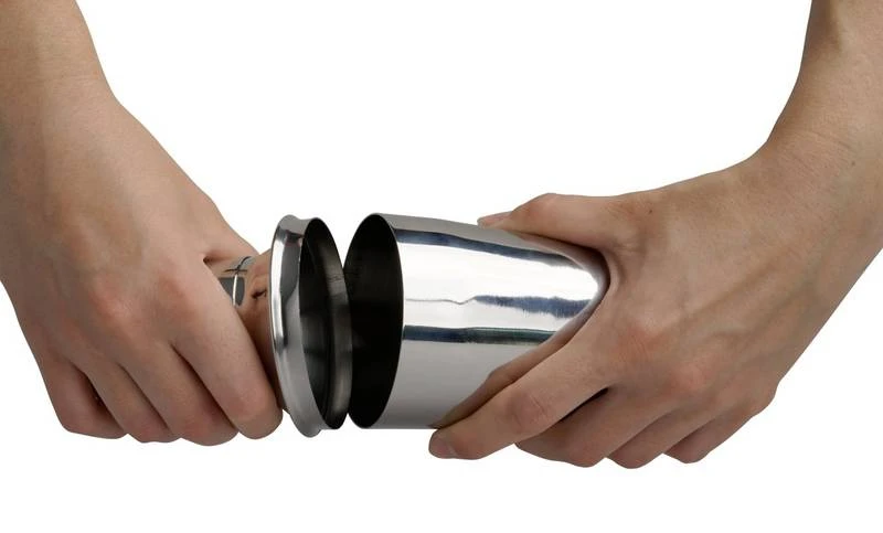 Shaker à Cocktailsl Bar Concept 4 Shaker à Cocktailsl Bar Concept – Image 4