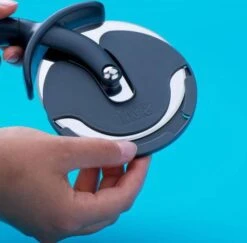 Roulette à Pizza Géante -GourmetHome Soldes Magasin cacf418ef8b249fb93573b82f72bbf4b.cropped 301 312 589 580.processed