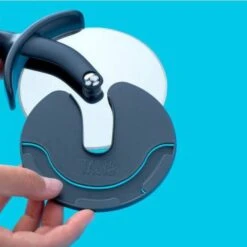 Roulette à Pizza Géante -GourmetHome Soldes Magasin f1df91322afd46e6b1e5c791bf0a554c.cropped 303 299 585 585.processed