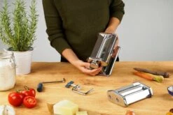 Machine à Pâtes Manuelle Easy Prepare 12 Machine à Pâtes Manuelle Easy Prepare -GourmetHome Soldes Magasin f771cf2f3eda46e2ae60fbfc009c6ced
